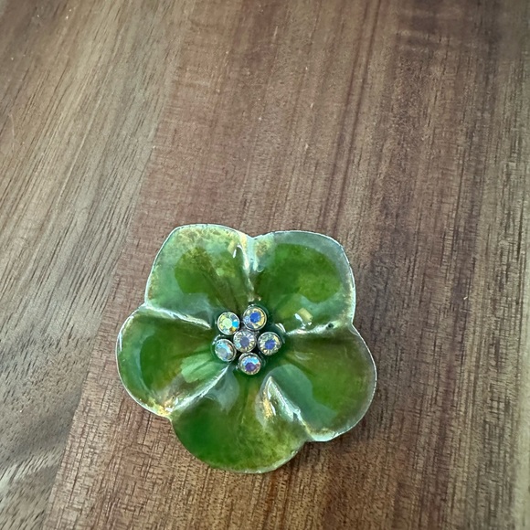 Green Enamel Flower Brooch. 6 Borealis Crystals. Gold Tone. 1.5”W - Picture 2 of 3